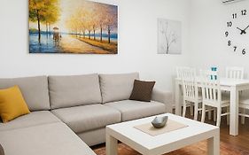 Tulips Central - Entire Apartment